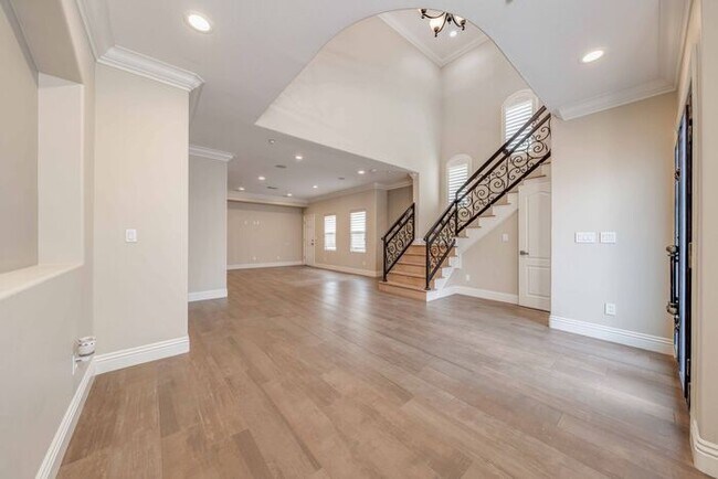 Building Photo - Beautiful 4-bedroom home in Garden Grrove