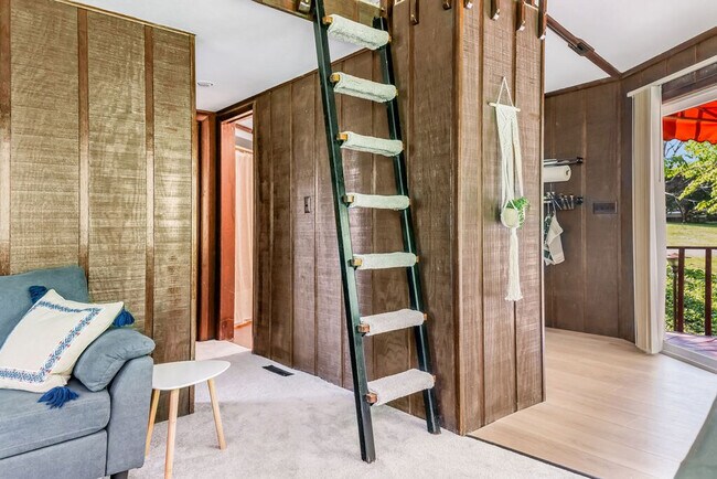 Foto del edificio - 325 Poplar Hill Ln