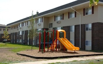 Building Photo - 200 N Crestlane Dr