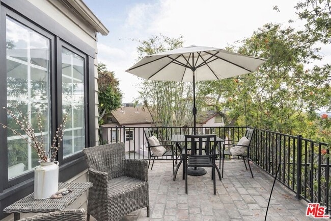 Foto del edificio - 2427 N Gower St