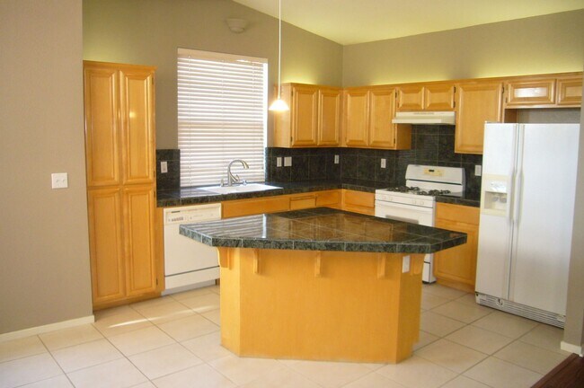 Foto del edificio - Spacious Townhome with High Ceilings in a Prime Commuter Location