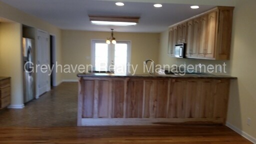 Building Photo - 6439 Lake Meadows Dr