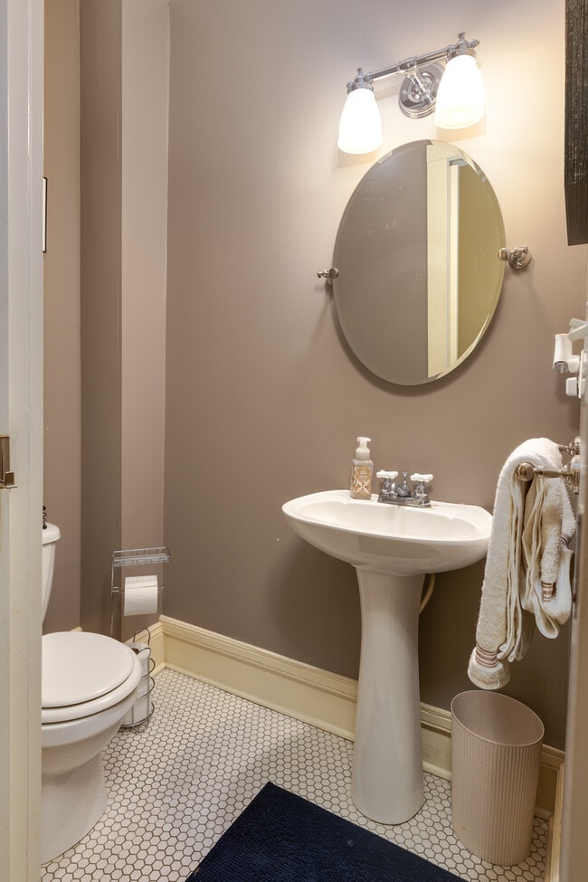 Foto del edificio - 357 W Clinton St