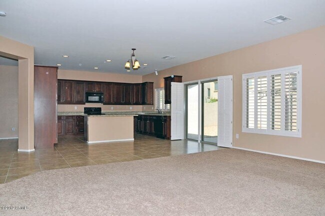 Foto del edificio - Charming 4 Bed 3 Bath Home in Norterra Area