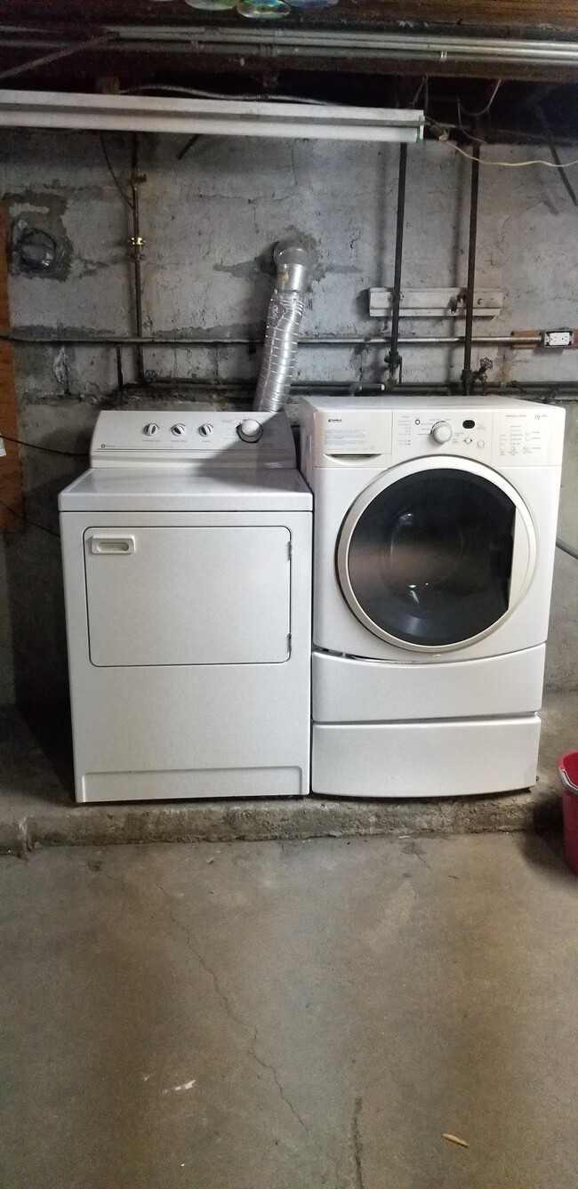 Building Photo - 4417 N Keokuk Ave