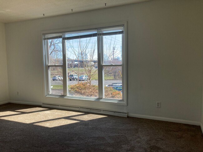 Building Photo - 17 N 62nd Ave W