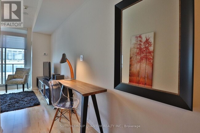 Photo du bâtiment - 65 Bremner Blvd