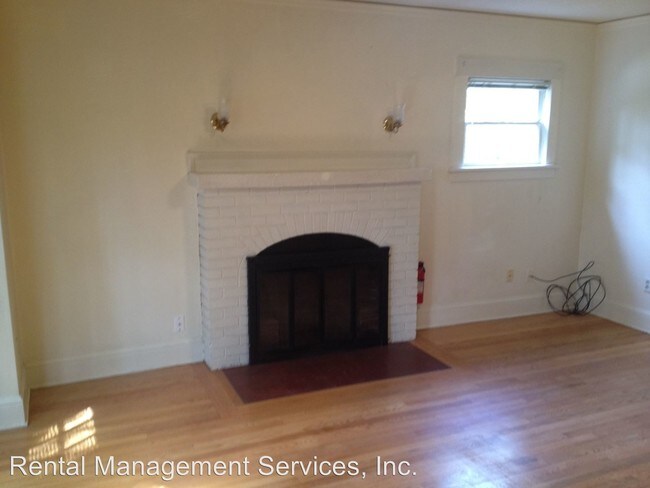 Building Photo - 4505 E Burnside St