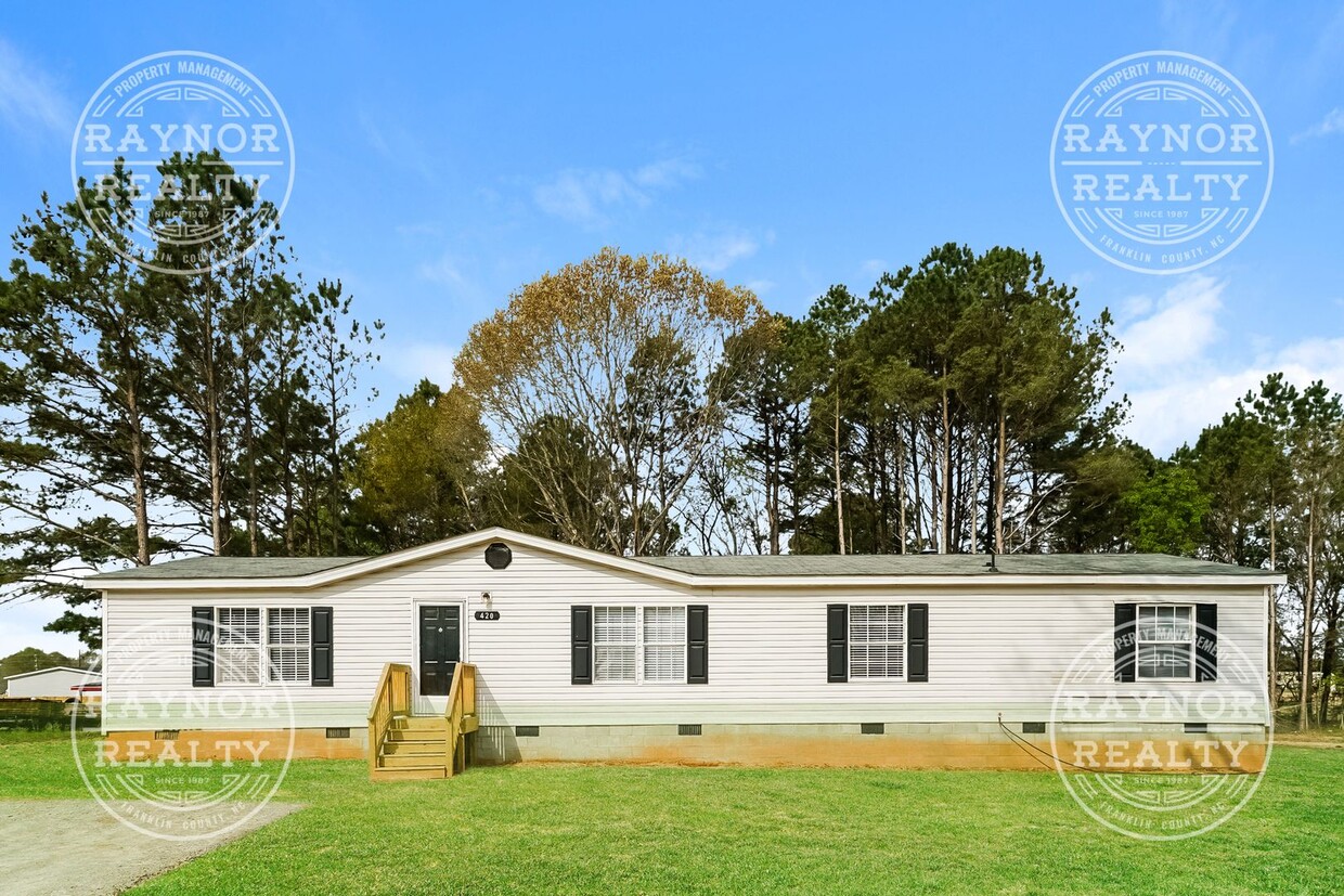 Foto principal - Renovated 4 Bedroom Home in Louisburg!