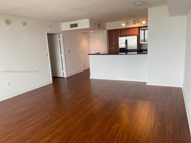 Foto del edificio - 3232 SW 22nd Terrace