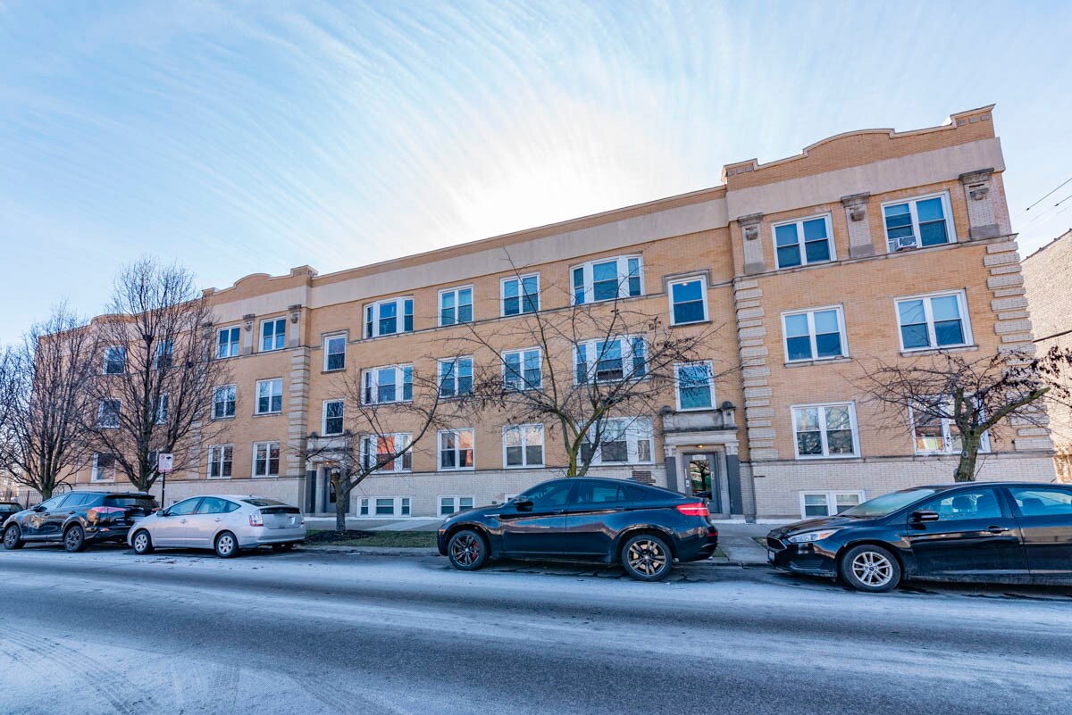 3219 W Hirsch St Unit 2W, Chicago, IL 60651 Condo for Rent in Chicago