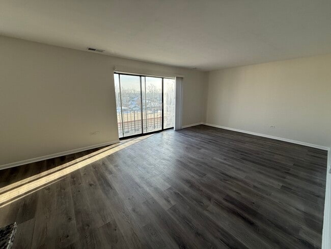 Foto del edificio - 2310 N Harlem Ave