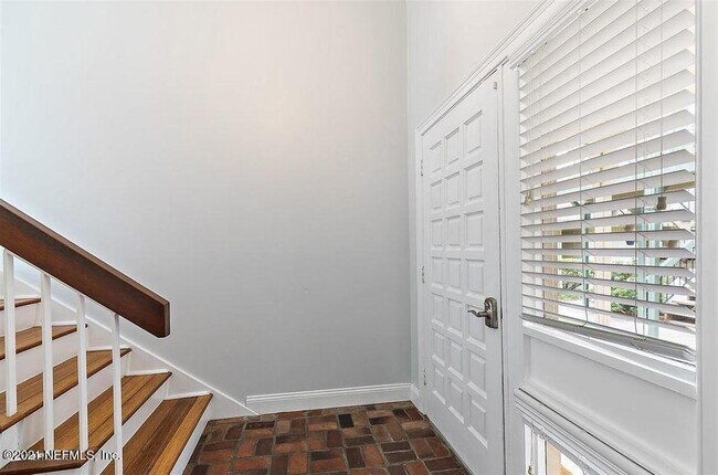 Foto del edificio - 8008 Hollyridge Rd