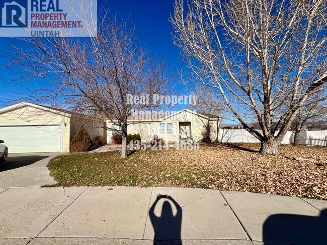 Foto del edificio - Beautiful 3 Bedroom 2 Bathroom House