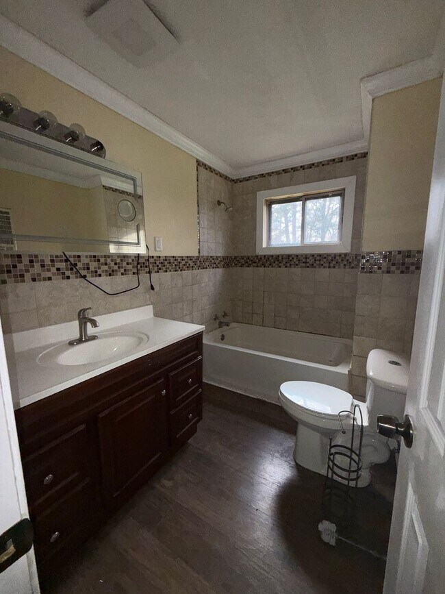 Building Photo - 3/1 In Town Creek Coming Soon!