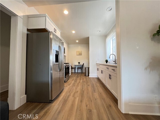 Building Photo - 601 W 41st St