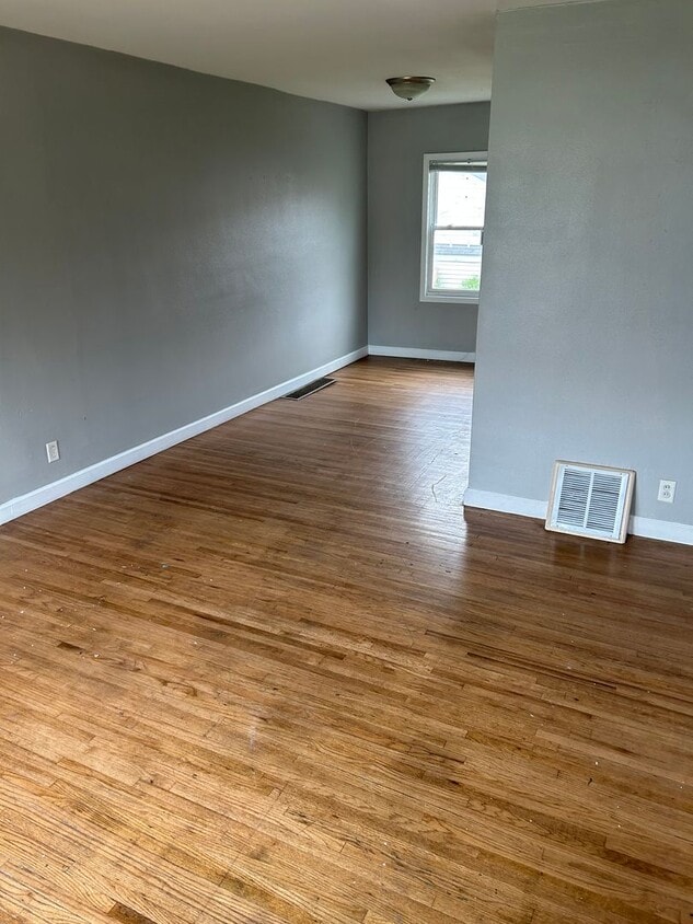 Primary Photo - 2-Bedroom/1-Bath Townhouse for Rent