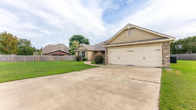 Building Photo - 5 Silver Eagle Ct