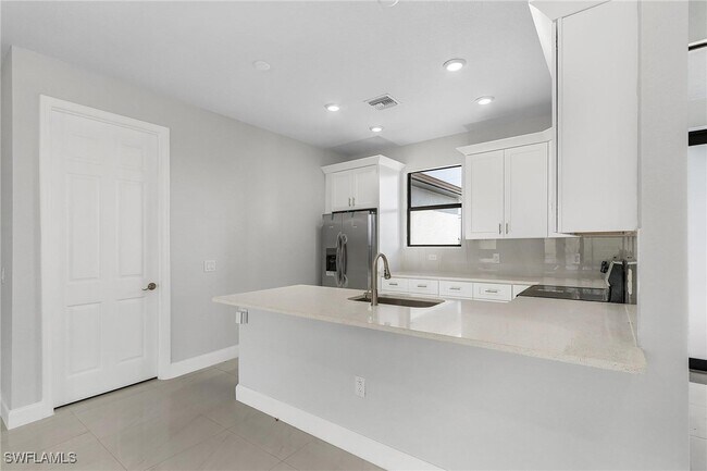Building Photo - 127 Chiquita Blvd N
