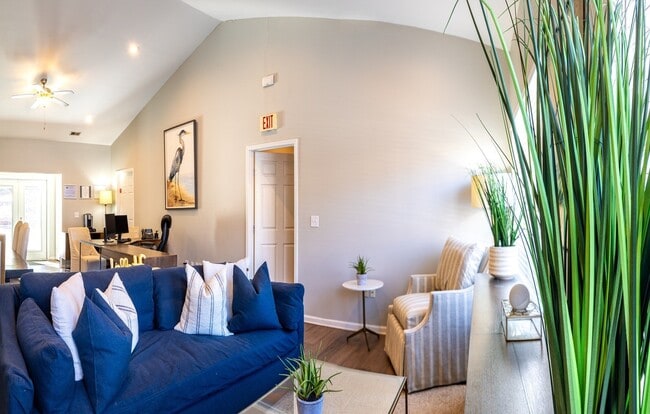 Building Photo - The Flats on Waters Edge