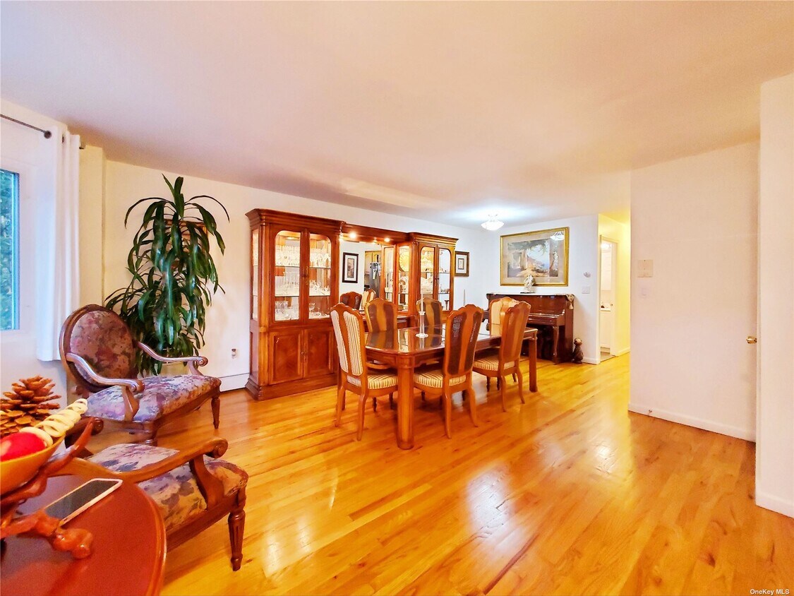 9408 89th Ave Unit 1st Fl, Queens, NY 11421 Room for Rent in Queens