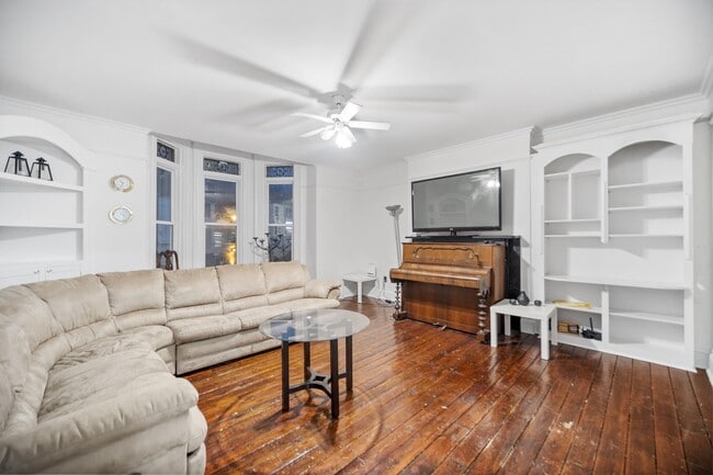 Building Photo - 203 Gower St