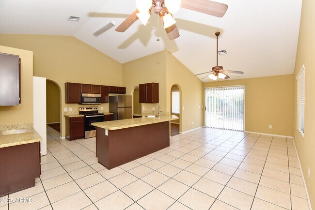 Building Photo - 3653 W Saragosa St