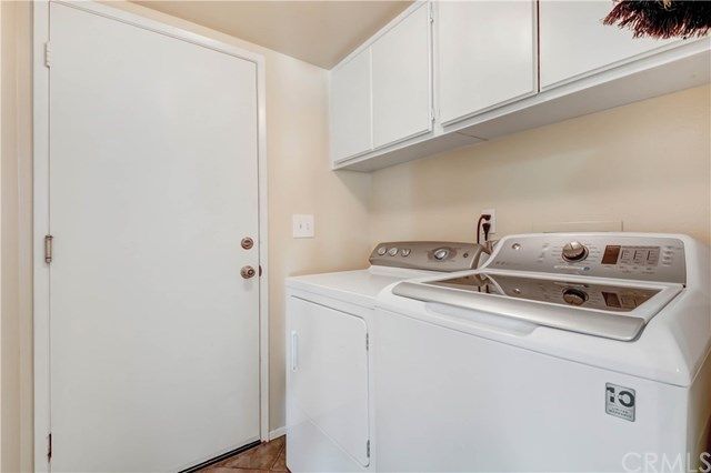 Building Photo - 35115 Sunnyside Dr