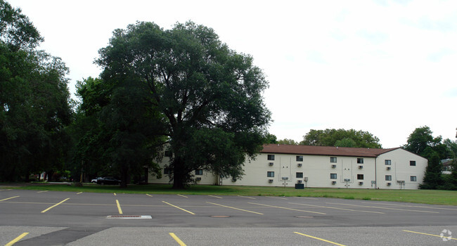 Building Photo - Maple Lane Apartments