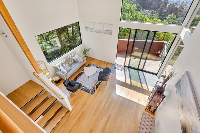 Building Photo - 161 Panoramic Way