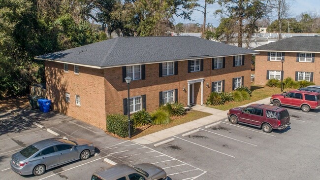 Building Photo - West Ashley Apartment!