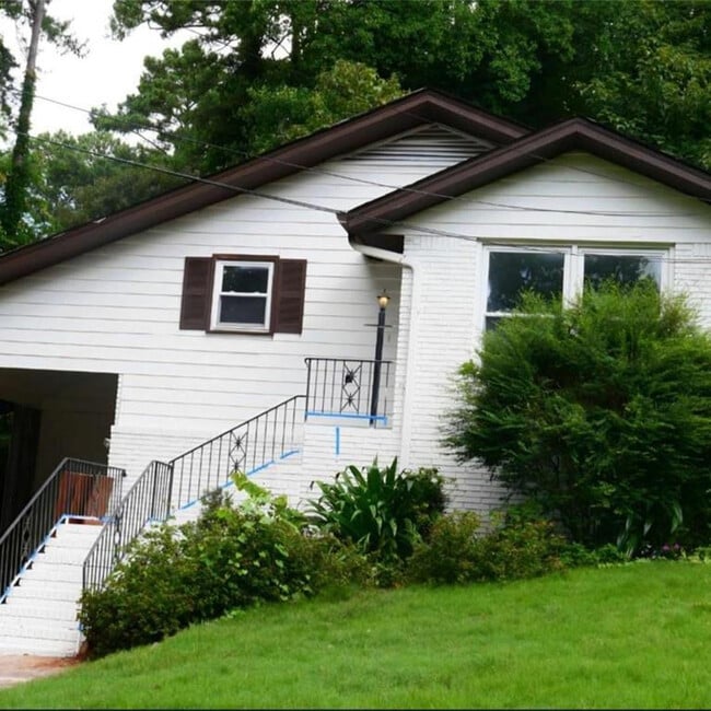 Foto del edificio - Room in House on Danforth Rd SW