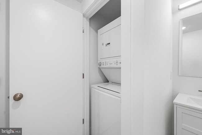 Foto del edificio - 4324 Lancaster Ave