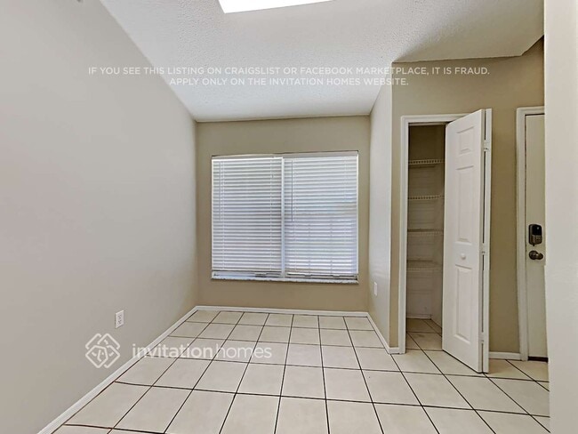 Building Photo - 5555 Starling Loop