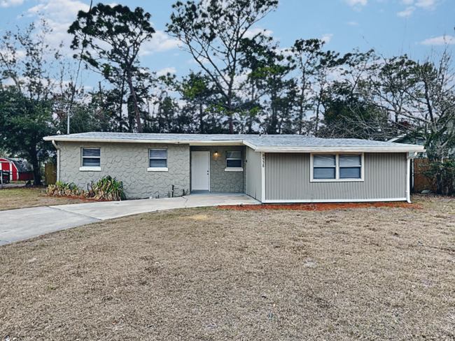Newly Renovated 4BR / 2BA Home w/ Fenced Y... - Newly Renovated 4BR / 2BA Home w/ Fenced Y...
