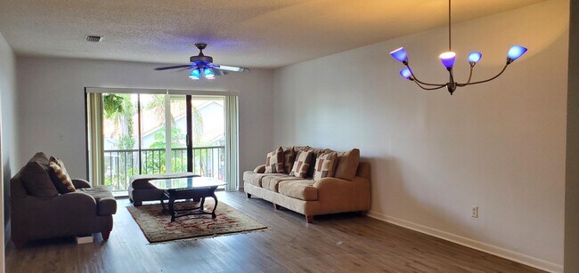 Foto del edificio - 21675 Cypress Rd