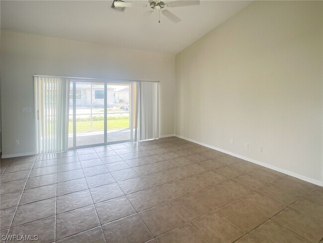 Building Photo - 129 SW 37th Ave