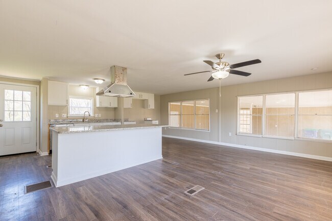 Foto del edificio - 7449 Malone Rd