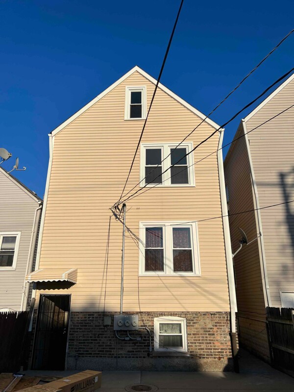 Building Photo - 4820 S Honore St