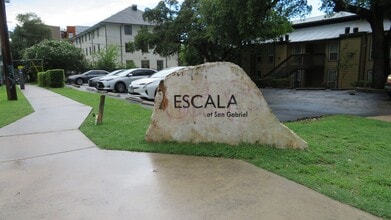 Building Photo - 1000 W 26th St