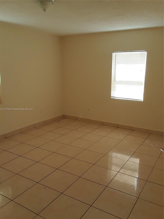 Foto del edificio - 632 NE 85th St