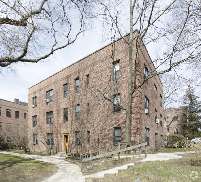 Building Photo - 11-19 Bronxville Rd