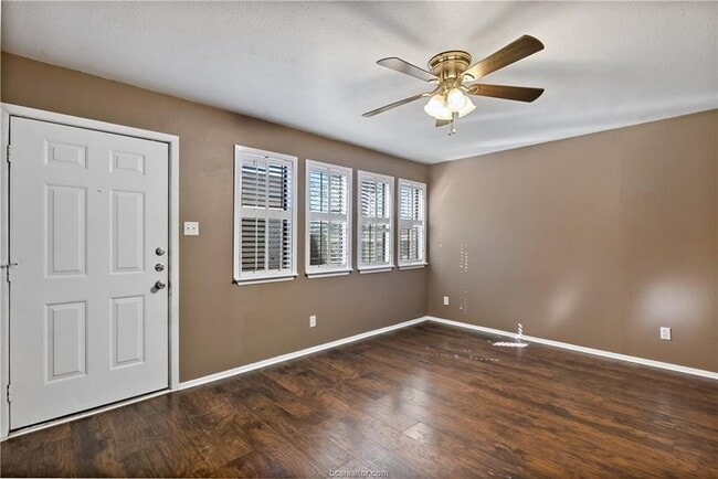 Building Photo - 2101 Barak Ln