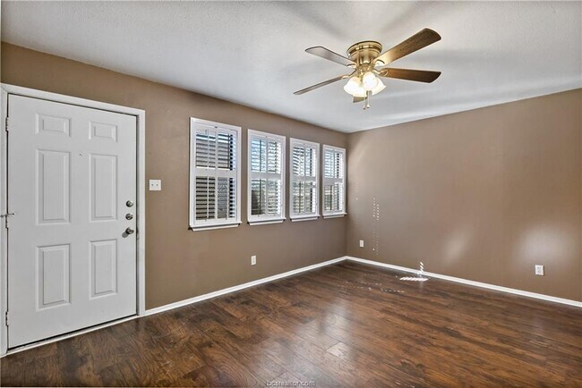 Foto del edificio - 2101 Barak Ln