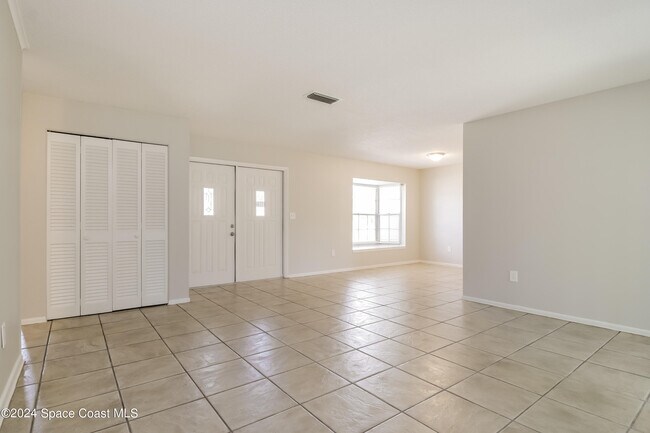 Foto del edificio - 1035 Country Club Blvd