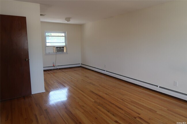 Building Photo - 772 Carman Ave