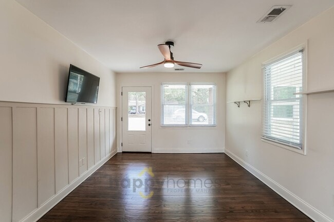 Building Photo - 3 Bedroom, 1 Bath Home in Johns Island featuring Outdoor Shower, Flex Loft Space & NO HOA