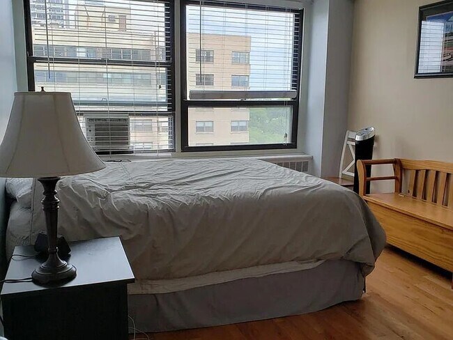 Foto del edificio - 4180 N Marine Dr
