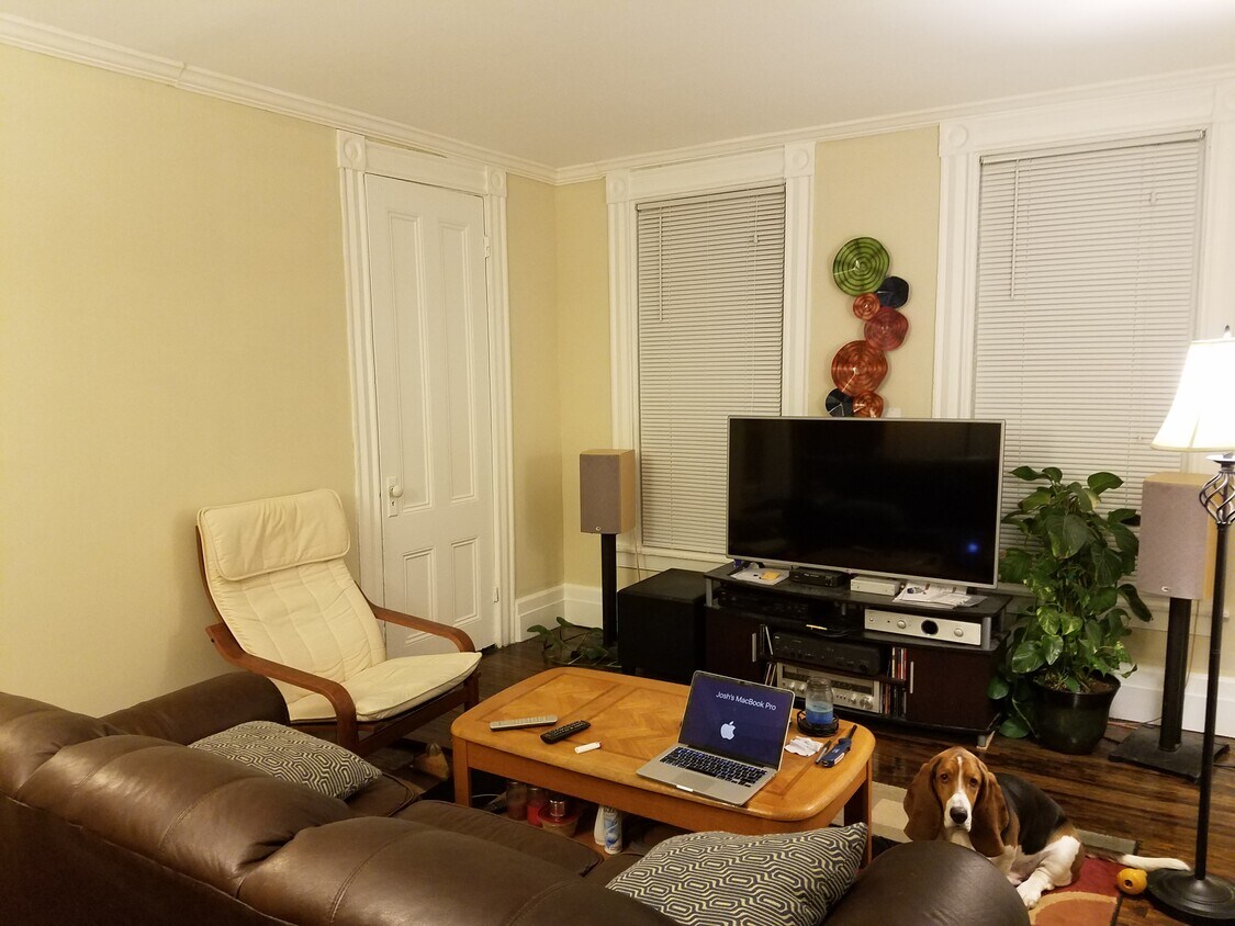 Sala de estar - 430 Meigs St
