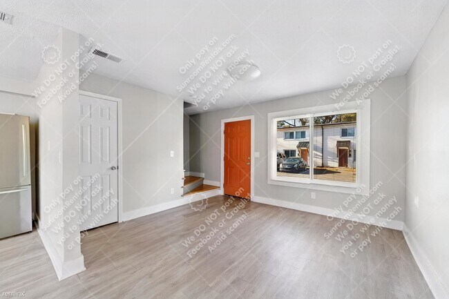 Building Photo - 2 br, 1 bath Townhome - 2404 Julia Ave 1 1
